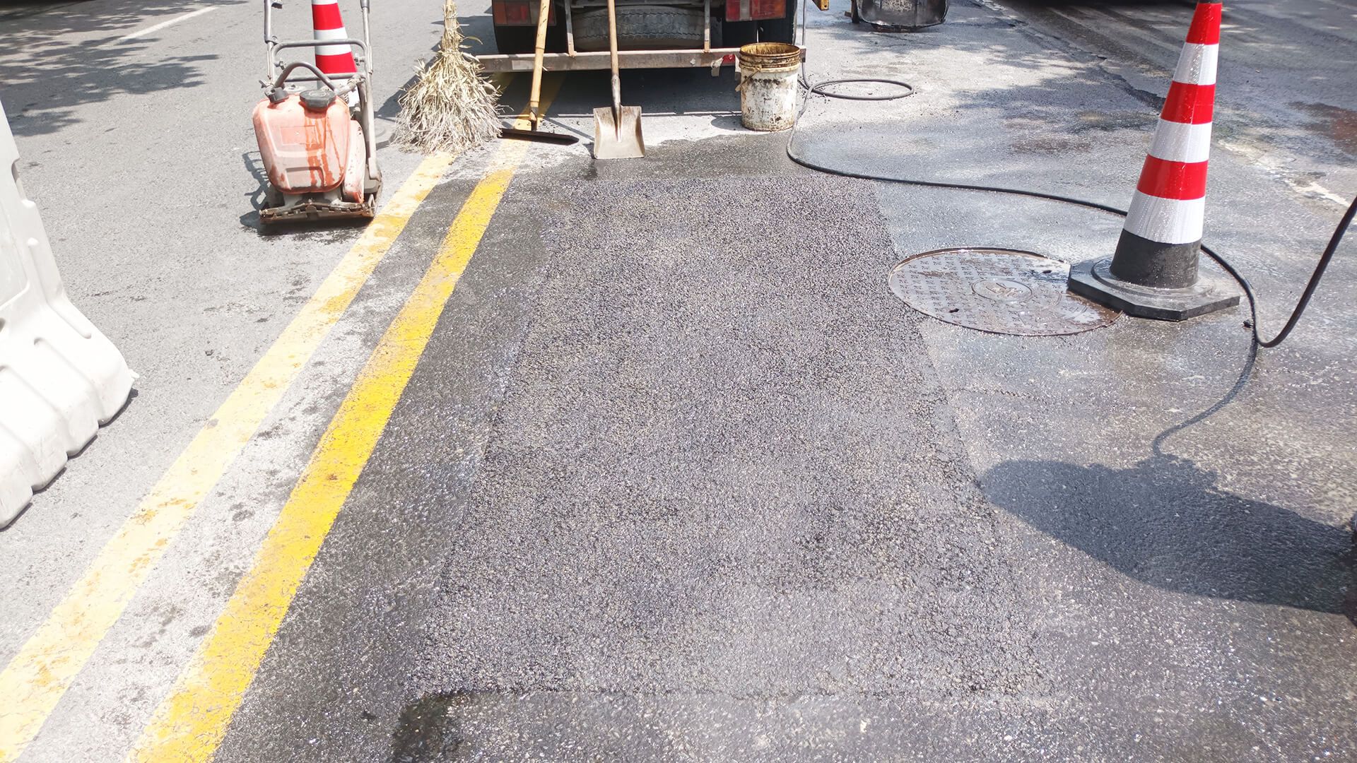 南京同道携手南京市政部门联合演示道路坑槽修补 · 配图 6