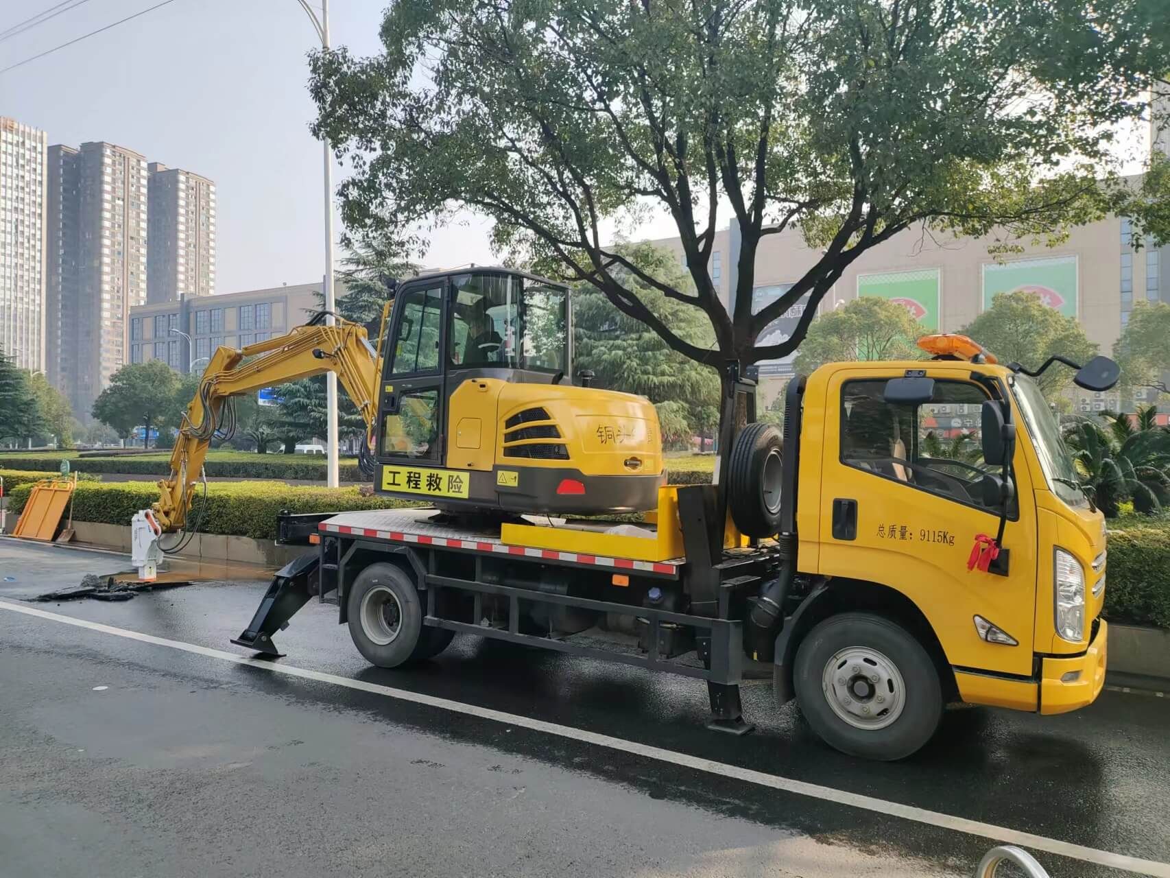南京同道携手长沙市政部门联合演示道路坑槽抢修 · 配图 2