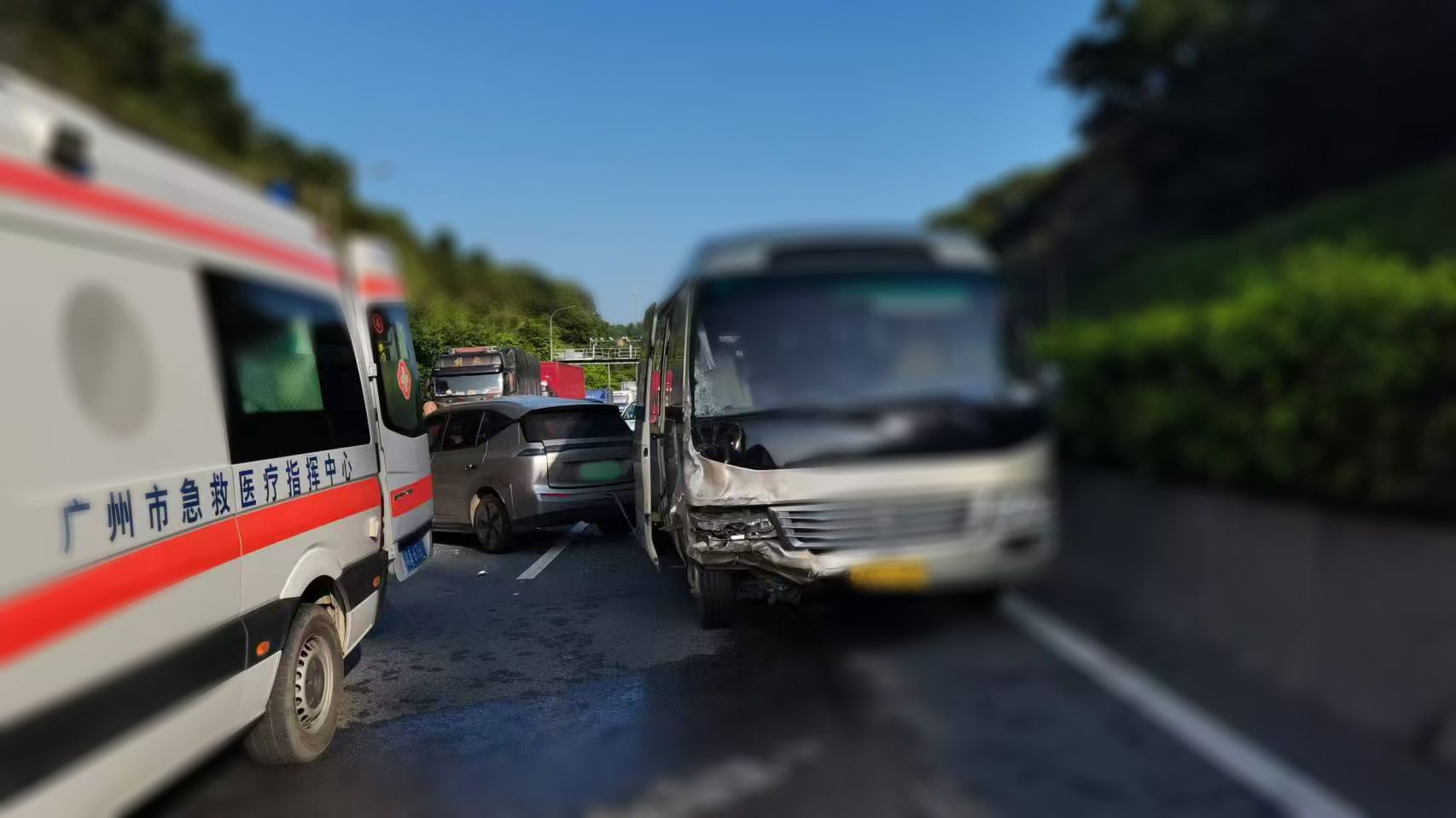 广州70K防撞缓冲车发生连环追尾事故,道路作业安全再敲警钟 · 配图 3