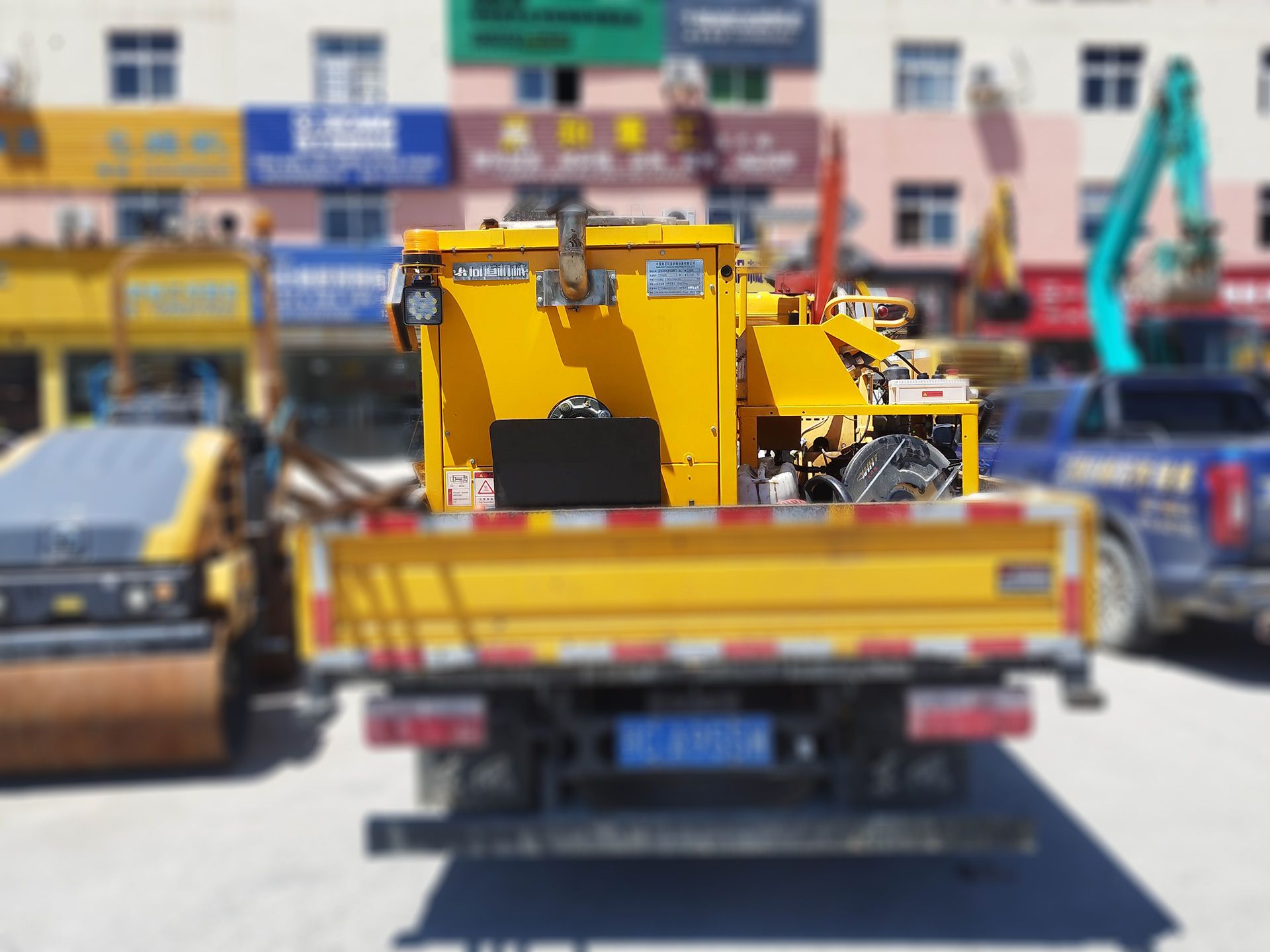 新型沥青路面热再生搅拌机交付十堰,感谢客户的信任与支持! · 配图 1