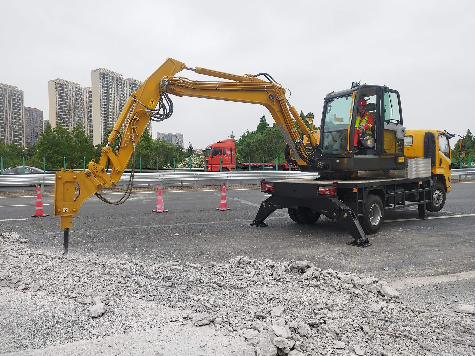 南京同道携手南京市政部门联合演示桥梁伸缩缝修补 · 配图 2
