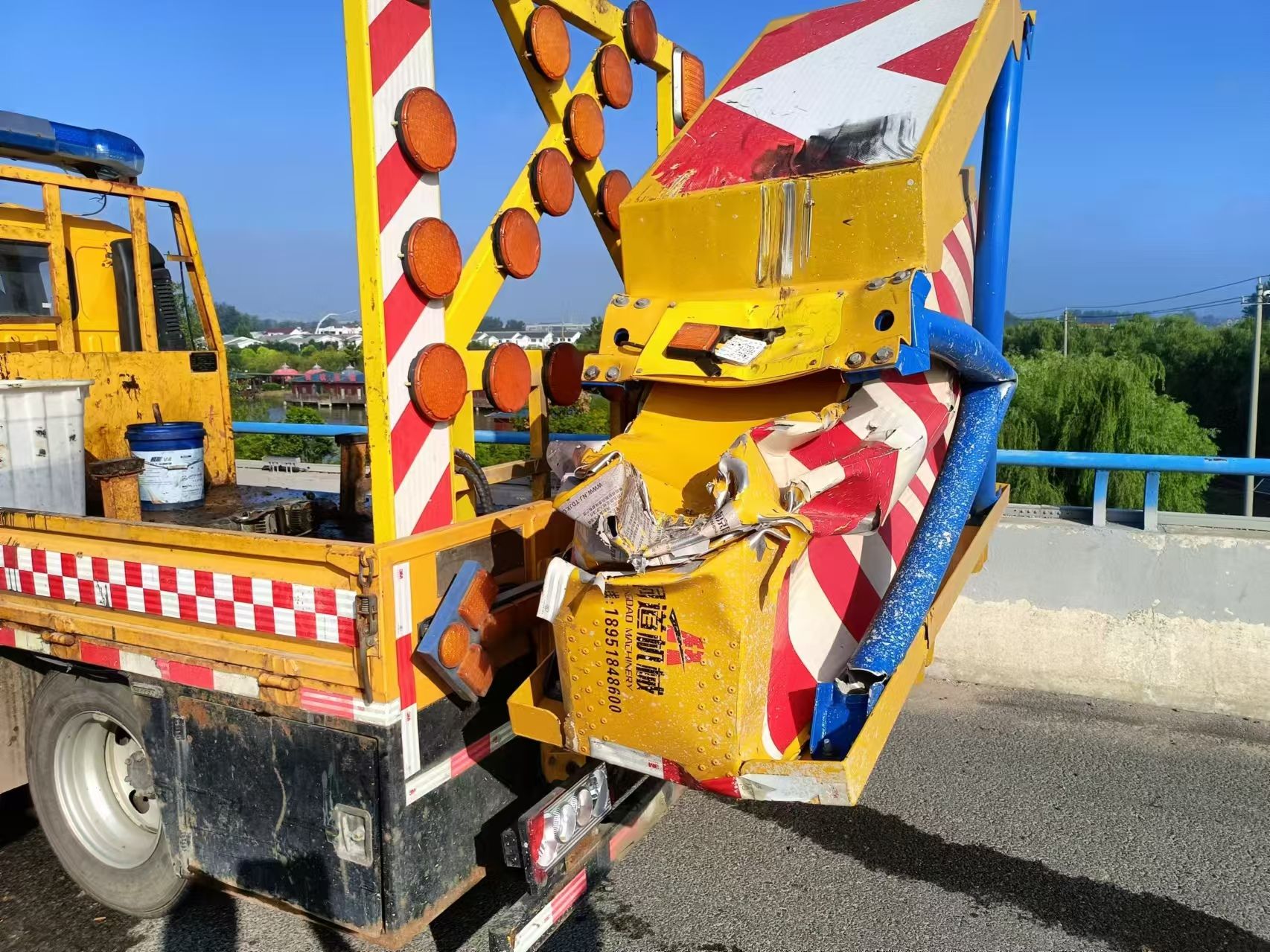 盐城70K防撞缓冲车发生追尾事故,道路作业安全再敲警钟 · 配图 4