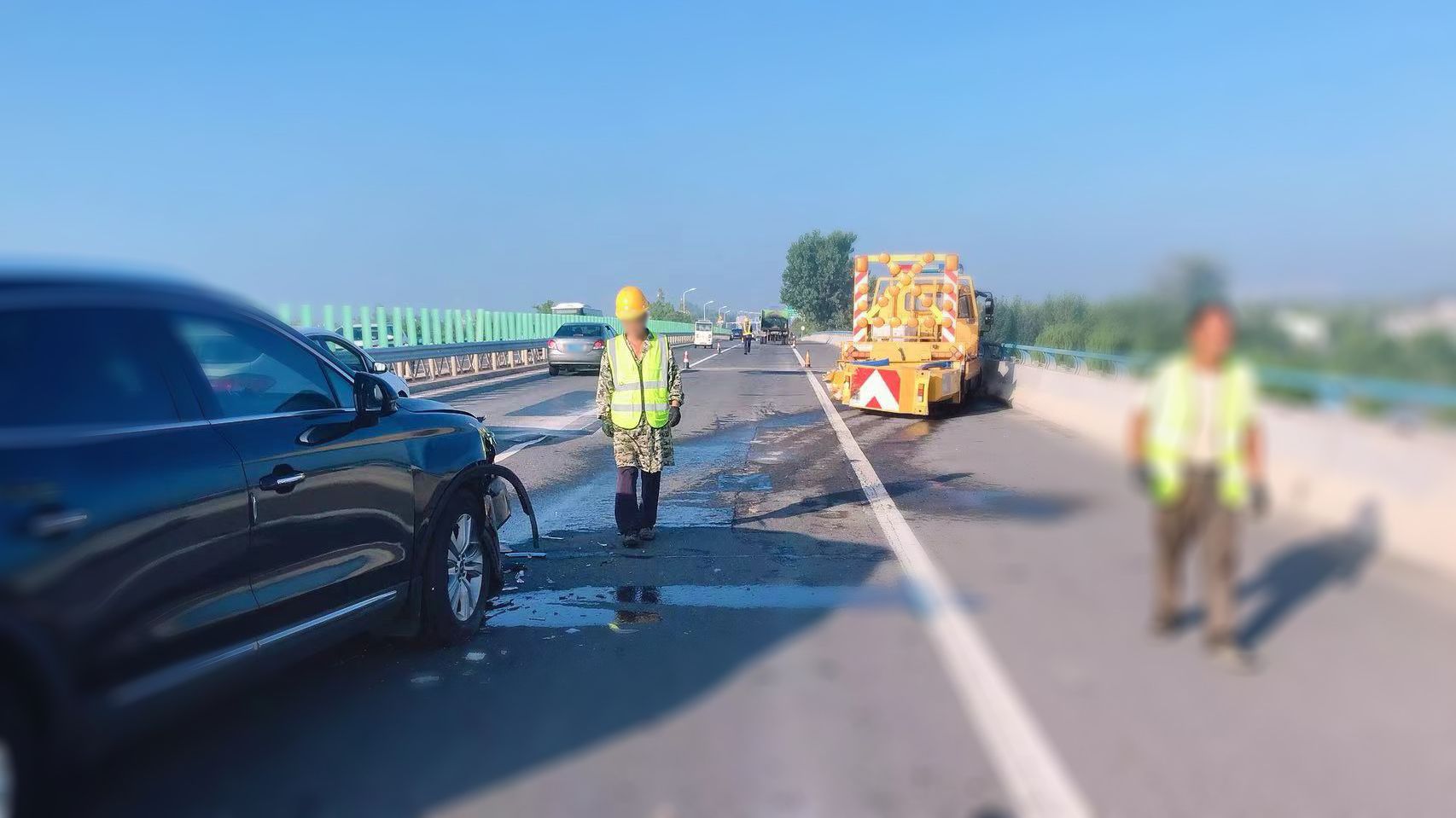 盐城70K防撞缓冲车发生追尾事故,道路作业安全再敲警钟 · 配图 1