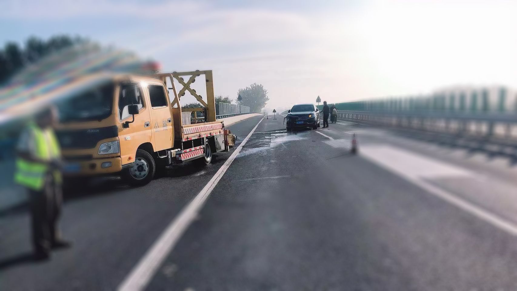 盐城70K防撞缓冲车发生追尾事故,道路作业安全再敲警钟 · 配图 2
