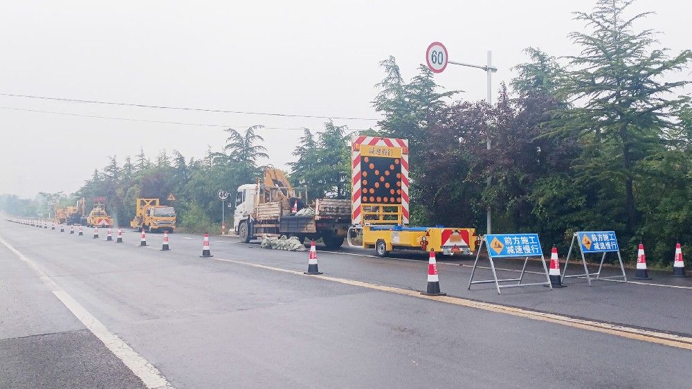 南京同道携手淮安市政部门联合演示道路坑槽修补